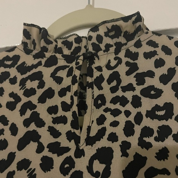 Leopard print peplum oversized shirt size medium - Picture 8 of 8